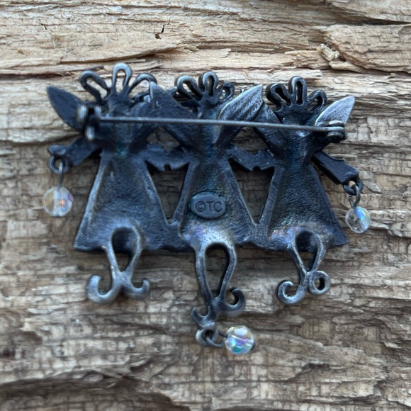 Vintage 1995 Three Sisters Brooch Signed Angels / Fairies Jewel Tones - Picture 2 of 2